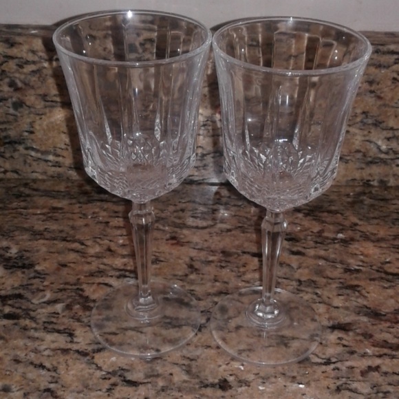 Pair of Crystal wine glasses Genuine vintage find - Picture 2 of 4